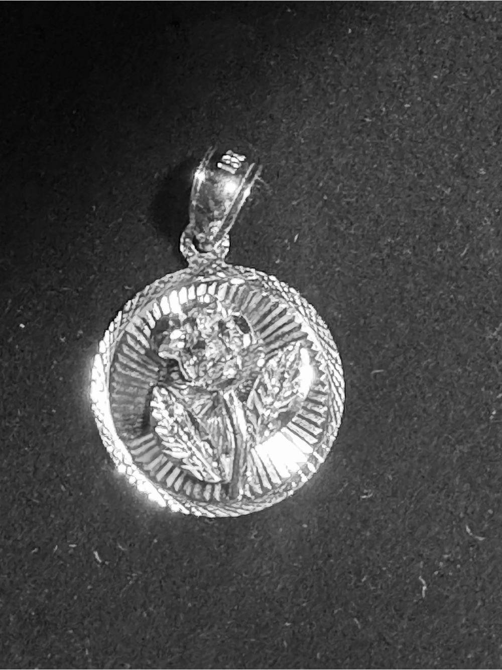 White gold 18 K Floral Round Pendant Necklace - Women Jewelry